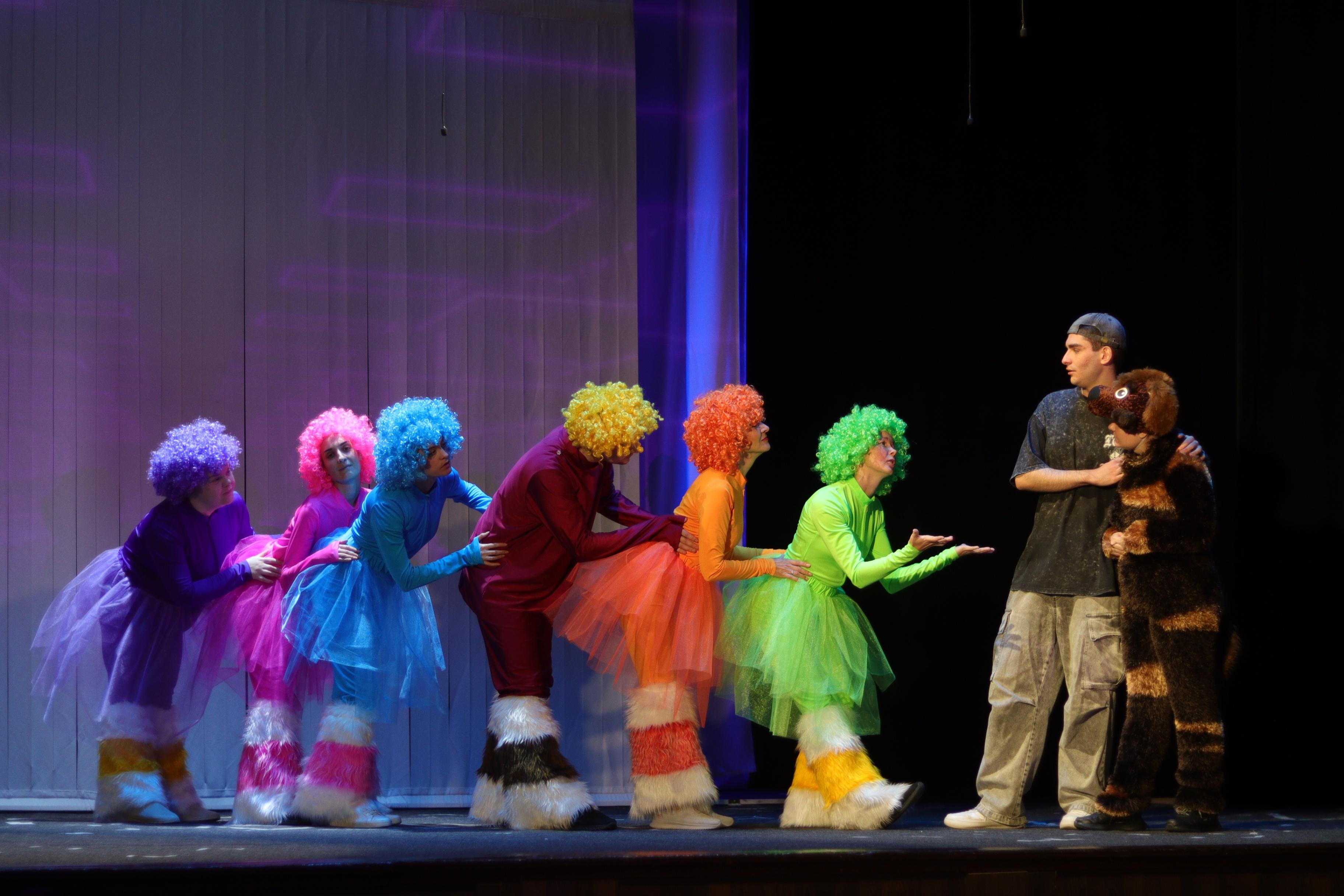 Спектакль «Приключения Ромки и Бобика в компьютерном царстве»