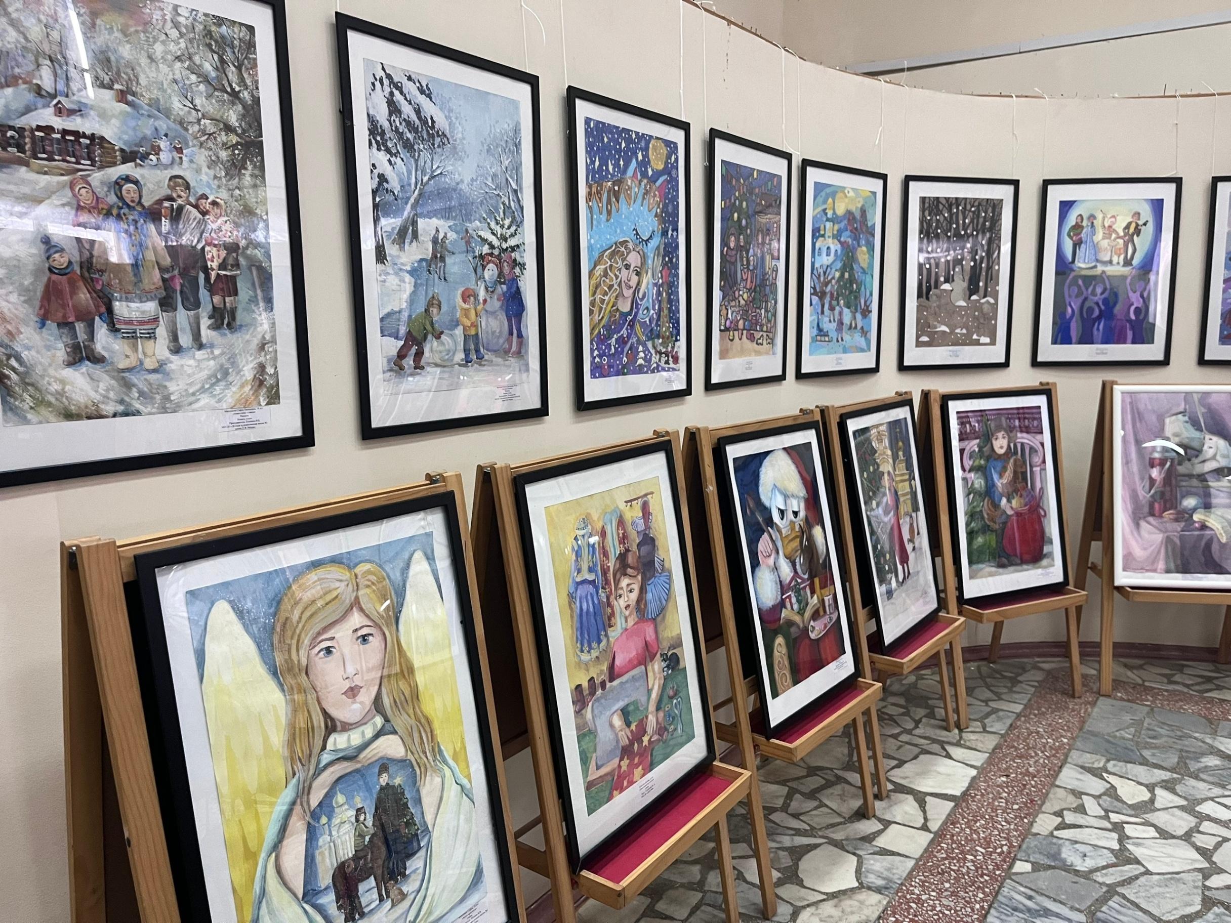 Выставка творческих работ «Народов много – Родина одна»