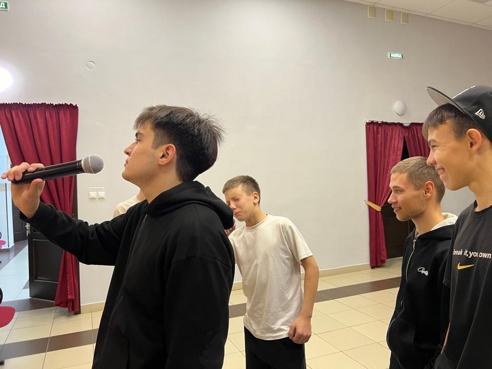 Музыкальный вечер «Караоке приглашает. Песни весны»