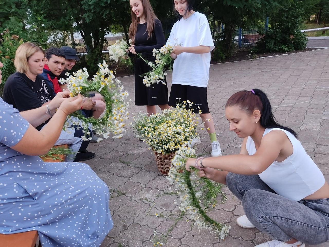 «Великое чудо – семья» – познавательно-игровая программа.