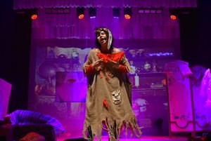 Театрализованное представление «Бриллиантовые рога»