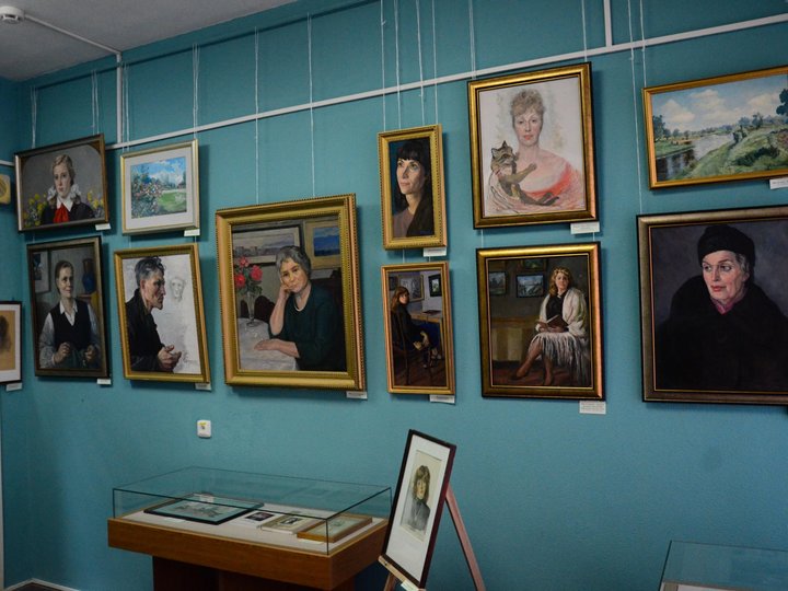 Экспозиция живописи и графики Елизаветы Чернявской