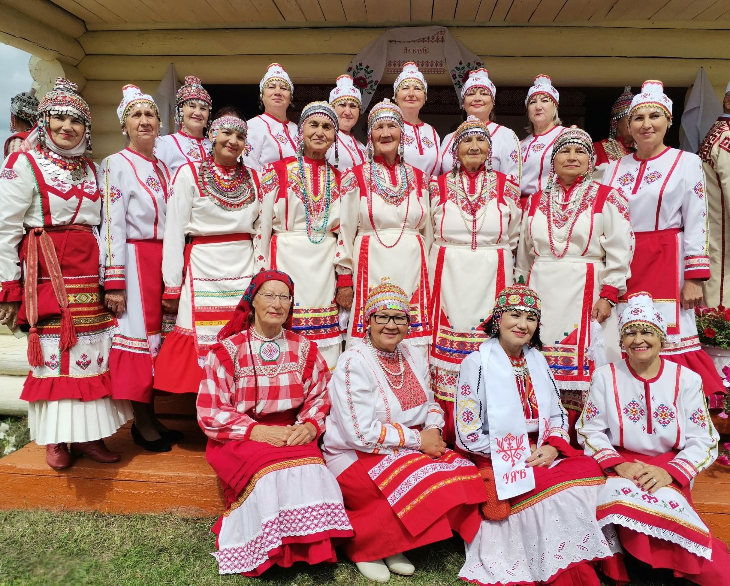 «В единстве народа-будущее России» Выставка–гордость национальных костюмов