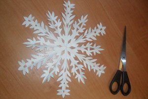 Мастер-класс «Снежинки из упаковочных материалов»