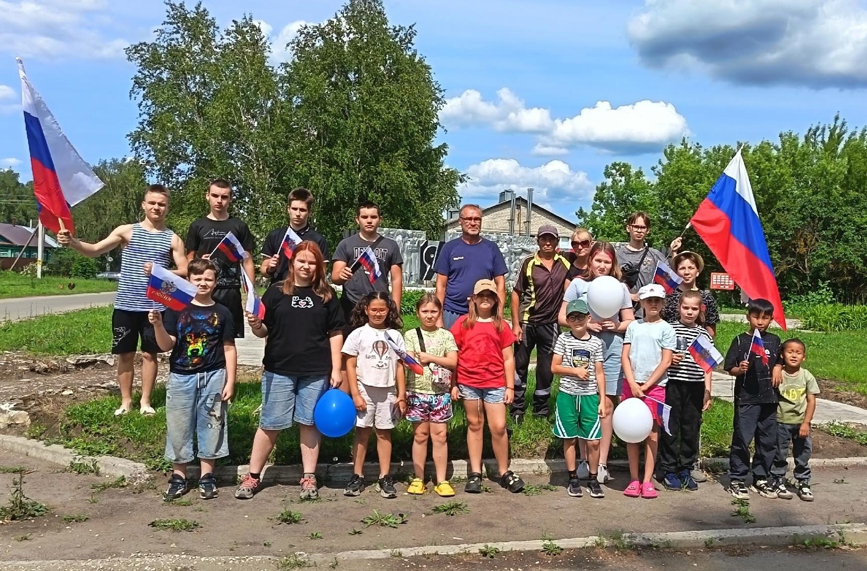 Праздничная программа «Мир, труд, май»