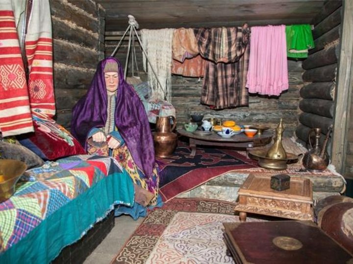 Выставка «Культура и быт сибирских татар»