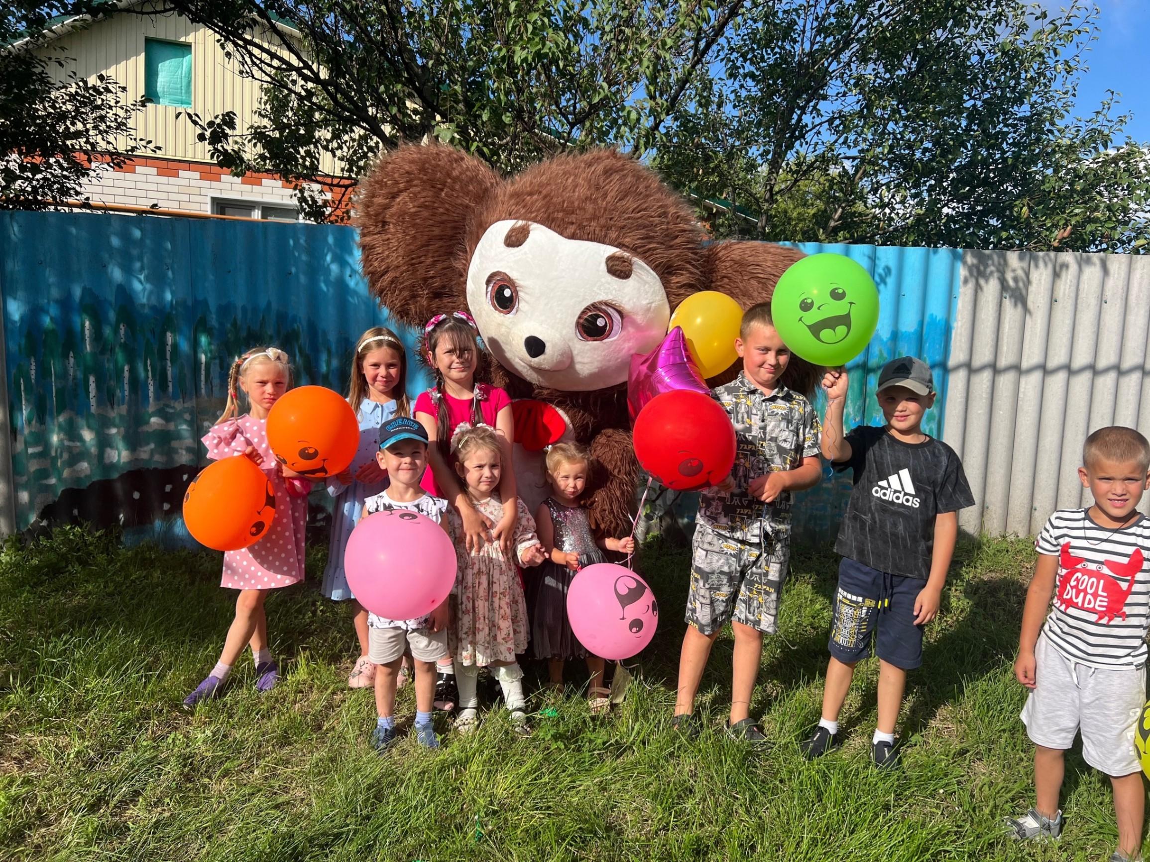 Праздничная программа«Яркие краски детства»