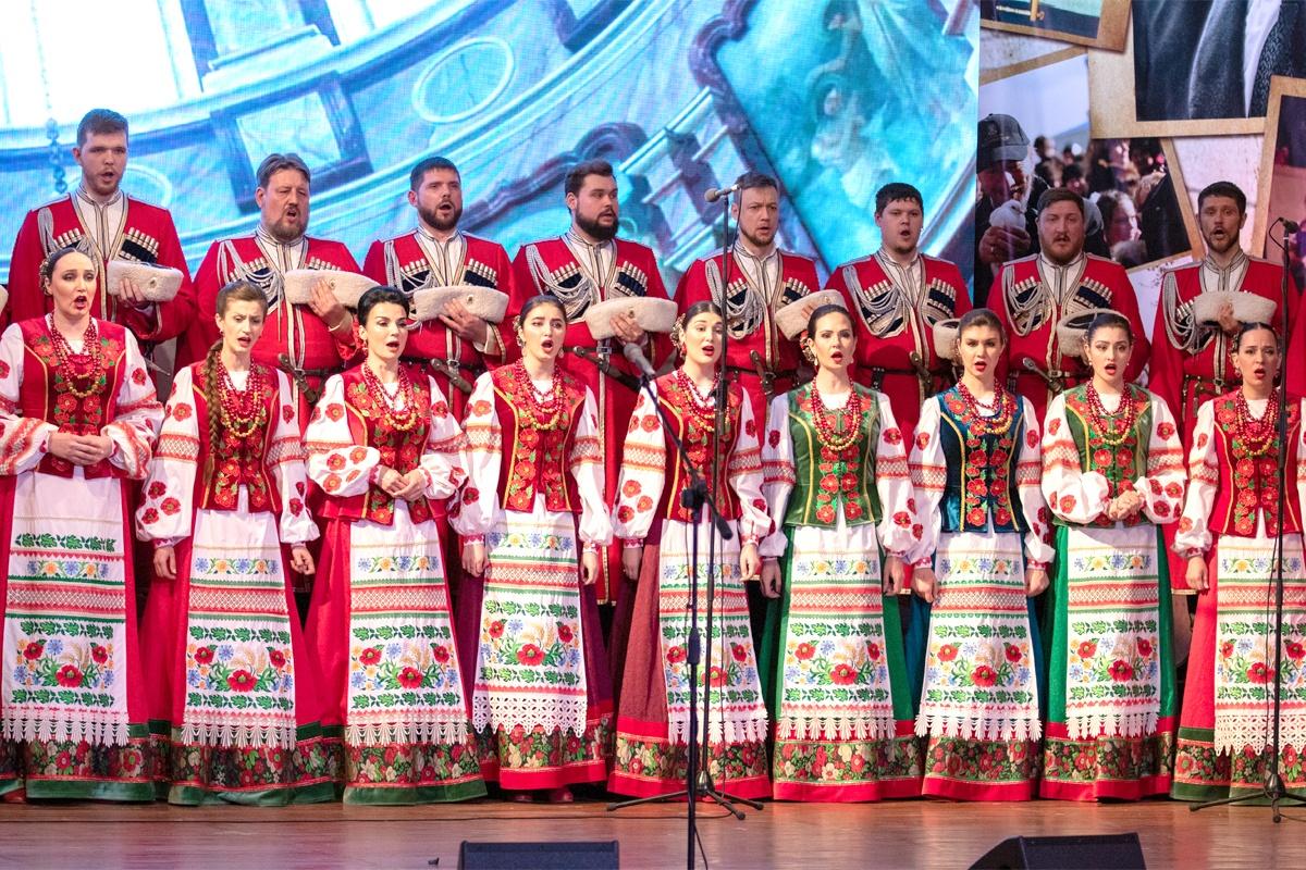Казачий хор концерт краснодар. ЦКЗ Кубанского казачьего хора. Центральный концертный зал Кубанского казачьего хора Краснодар. ЦКЗ Кубанского казачьего хора Краснодар. Славные сыны Кубани