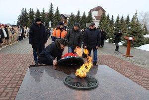 Возложение венков к памятнику «Землякам»