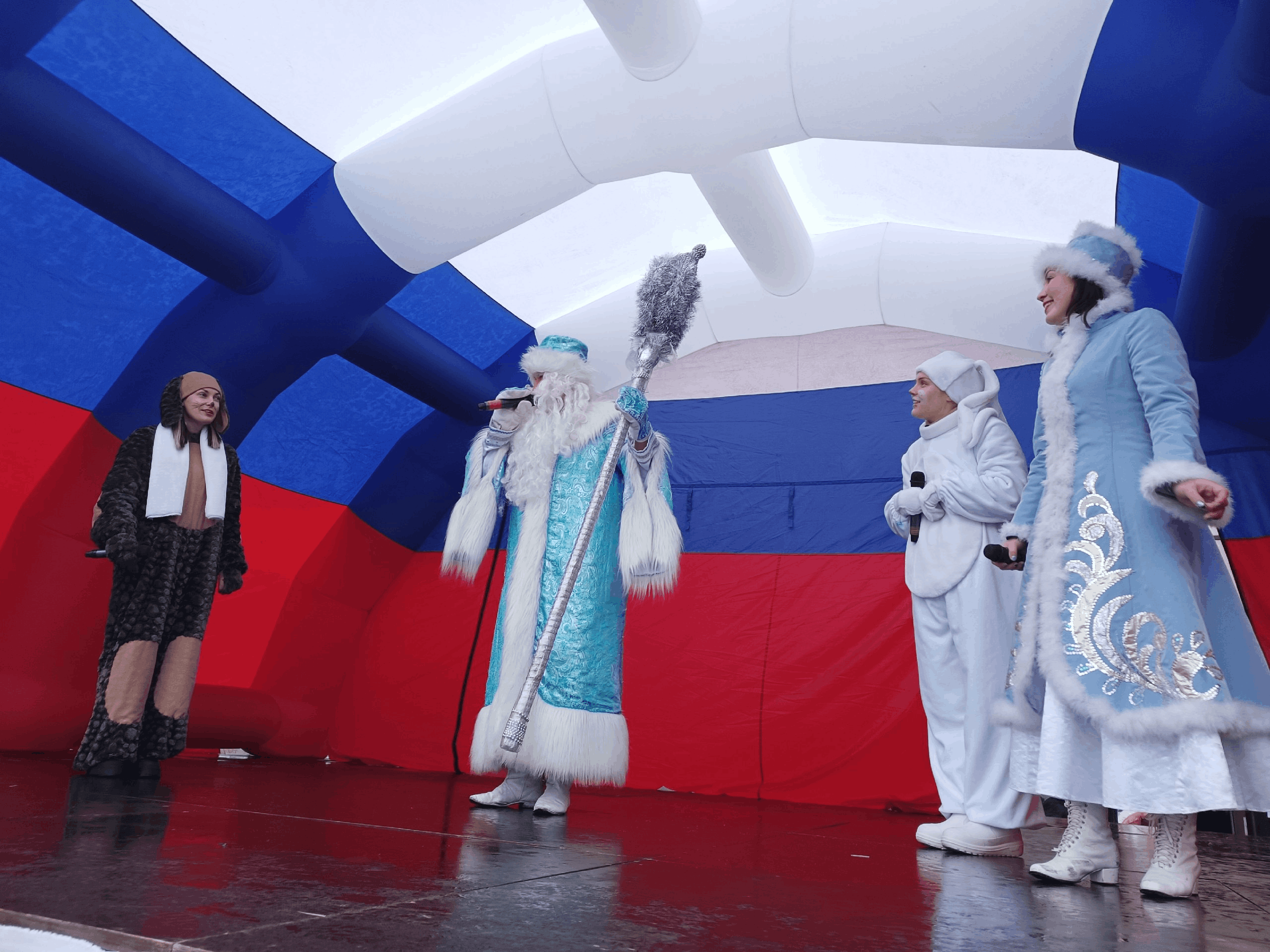 Игровая программа для детей «В кругу у елки»