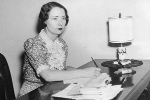 Книжная выставка «Женских рук прекрасные творенья»