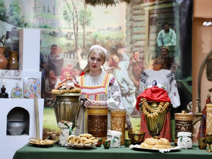 Выставка «Радуга народных традиций»