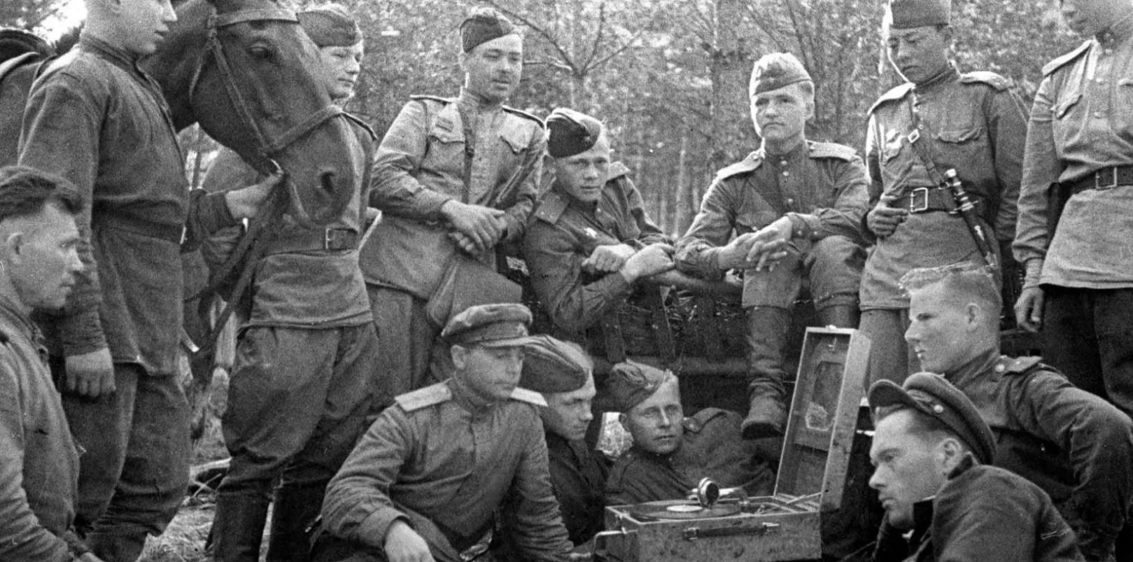 Патриотический час «Писатели-фронтовики: их путь через войну»