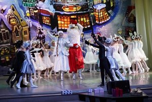 Новогоднее представление «Алиса в Стране новогодних чудес»