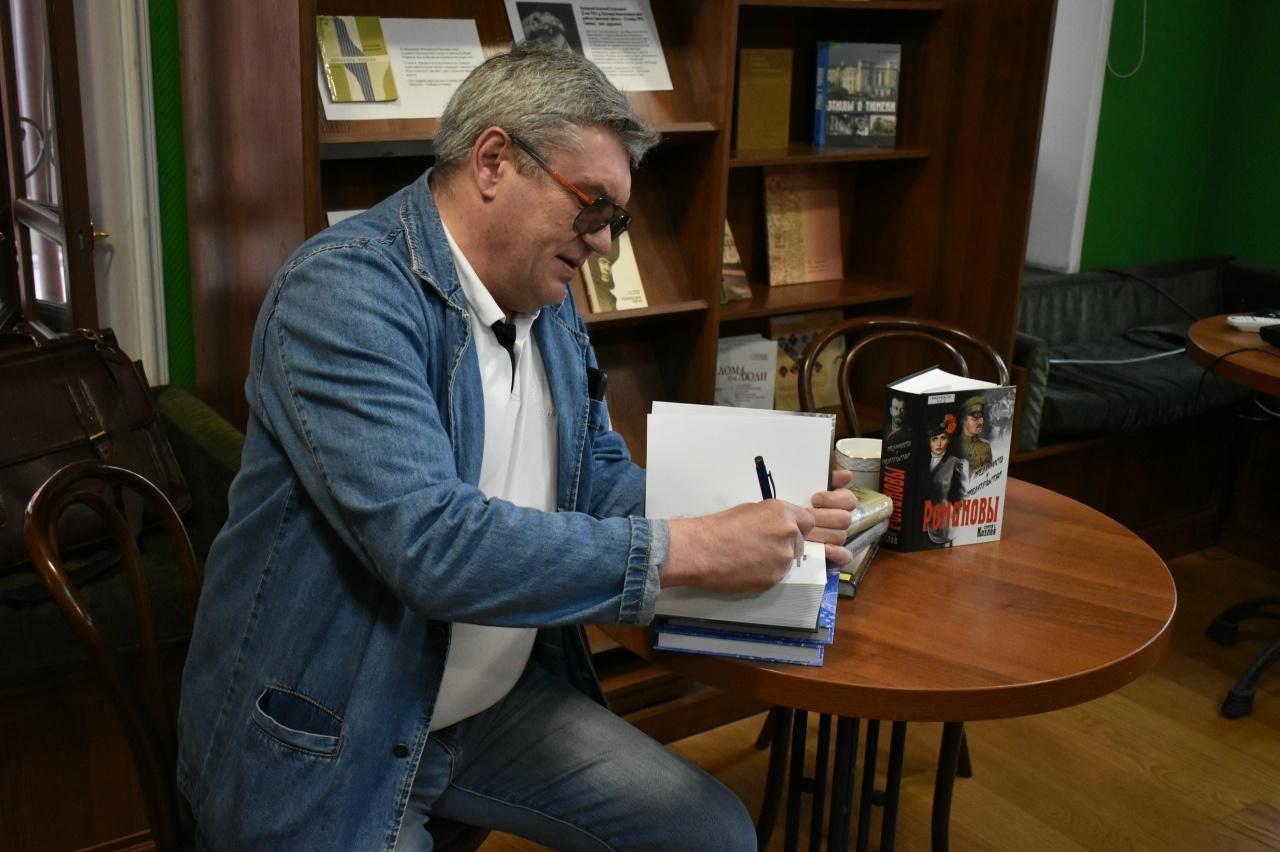 «Как и почему прозаики пишут стихи»