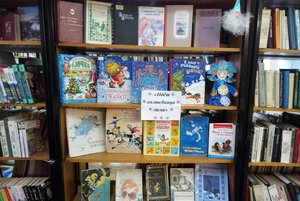 Книжная выставка «Волшебные праздники зимы»