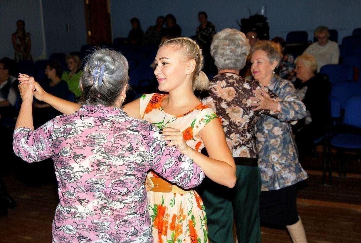 Вечер отдыха «Подарите улыбку друг другу»