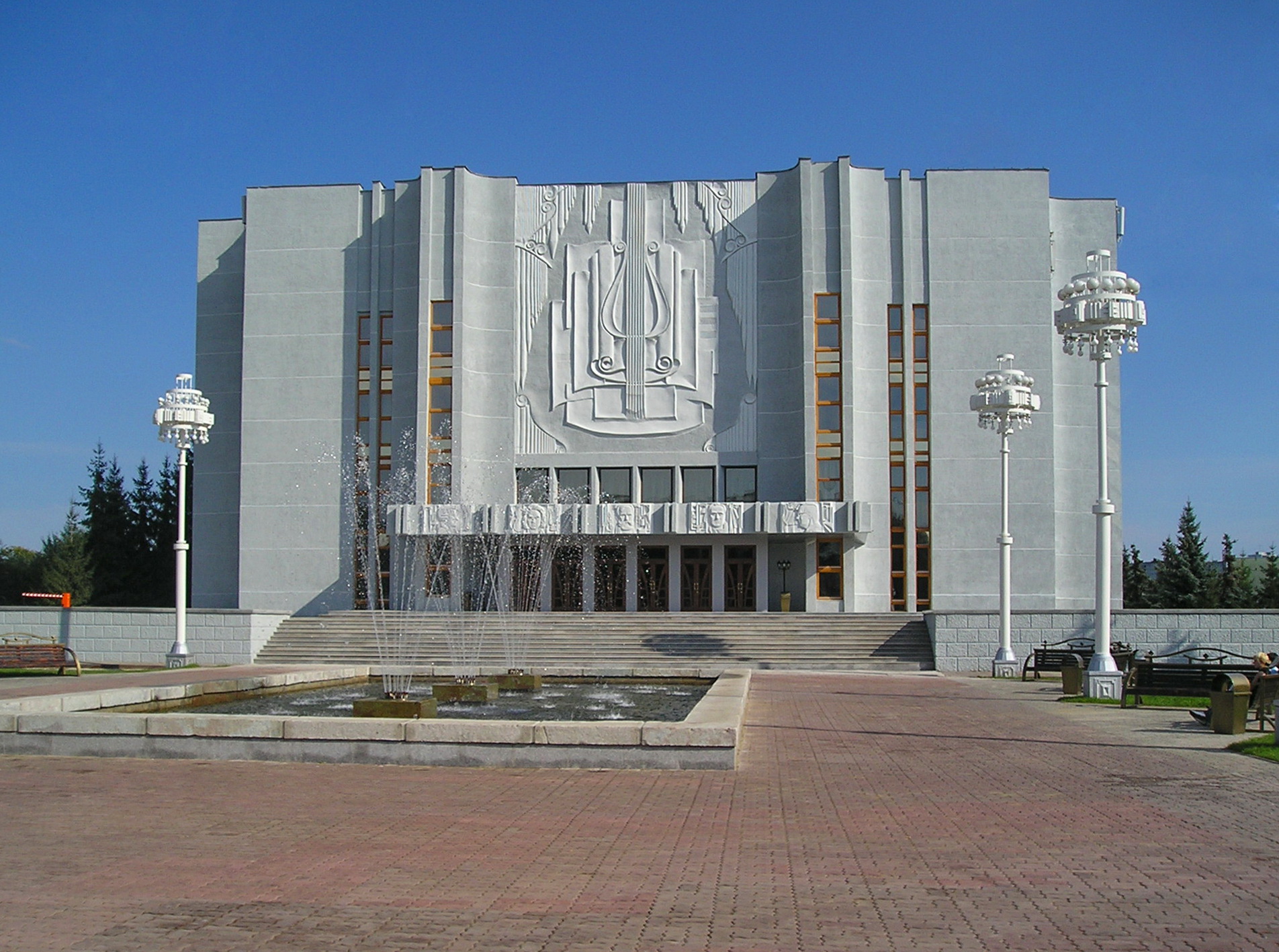 Театр Кемерово вертикальная картинка