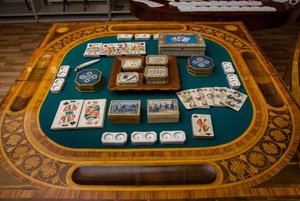 Выставка «Лишь талью прометнуть одну…»