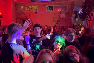 Танцевально-развлекательная программа «Новогодний мощный заряд»