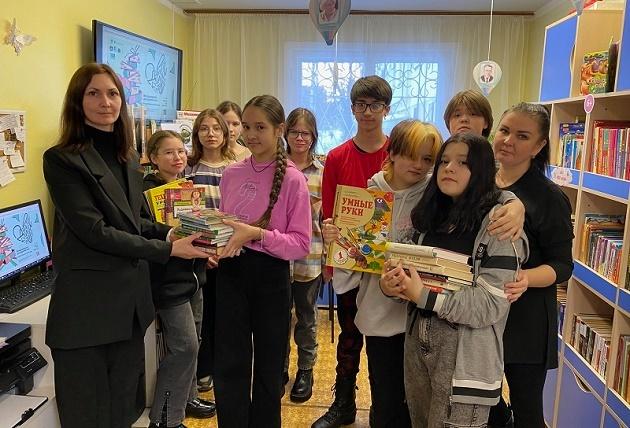 Книжная выставка «Читаем всей семьей»