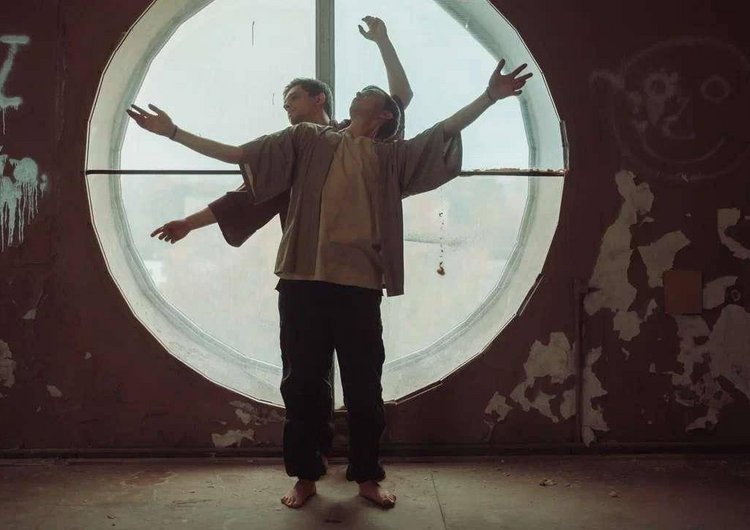 Спектакль «Идиот'2» в Новгородском театре драмы.