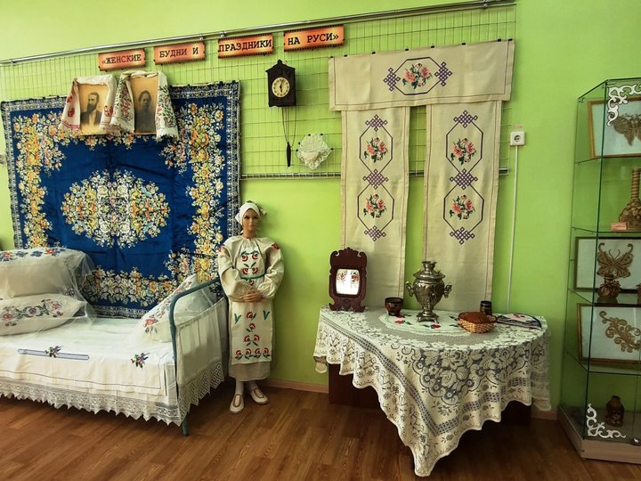 Выставка «Женские будни и праздники на Руси»
