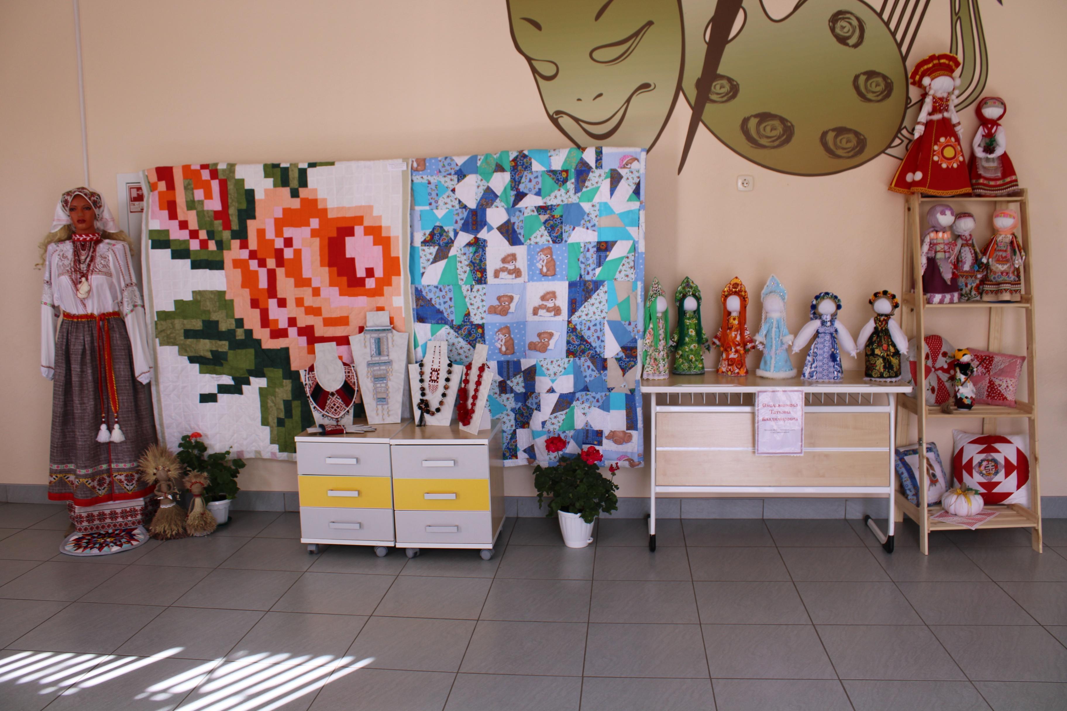 Выставка декоротивно-прикладного творчеств «Народные мотивы»