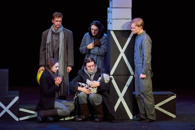 Спектакль «Спасите Леньку!»