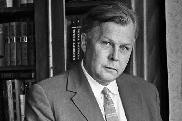 Книжная выставка «По дорогам войны и мира: Твардовский и его герои»