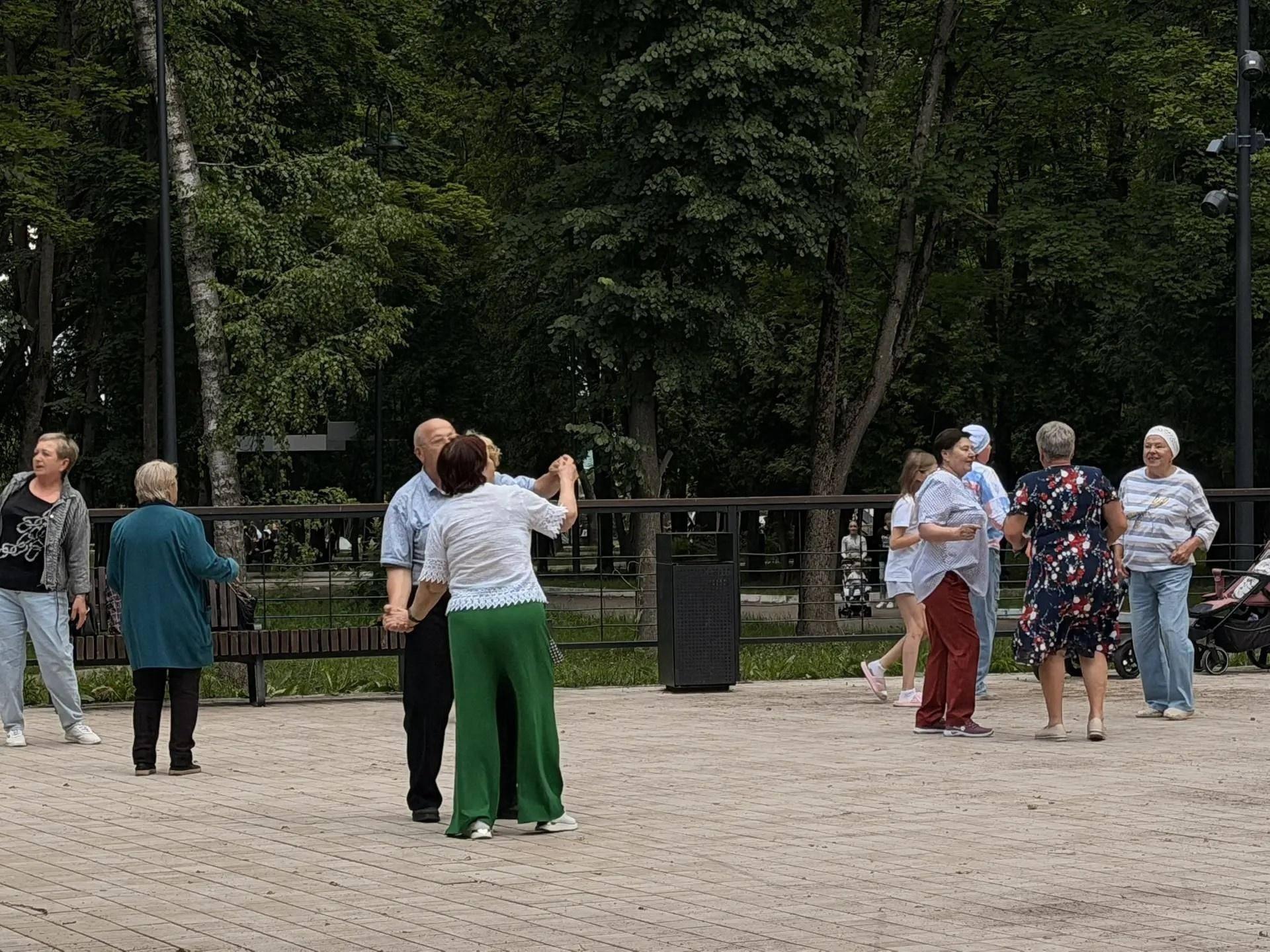 Вечер танцев в клубе «Встречи»