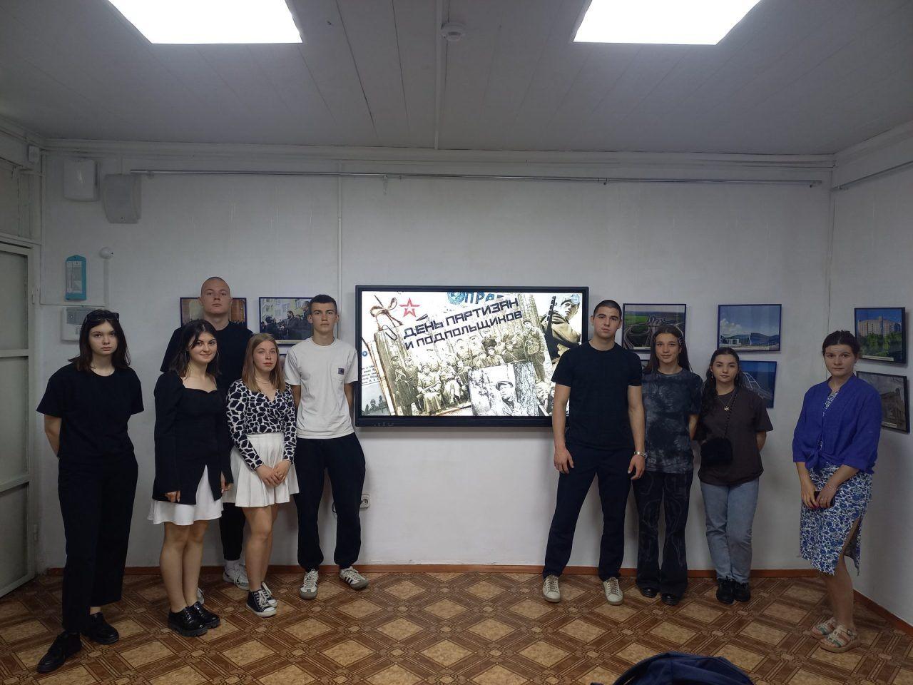 Ко Дню партизан и подпольщиков — час истории в музее Амет-Хана Султана