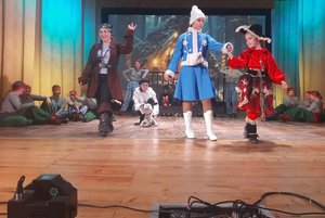 Спектакль «Новогодние приключения в Зазеркалье»