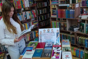 Выставка–беседа «Научи свое сердце добру»