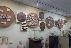 Выставка «Знаки на керамике»