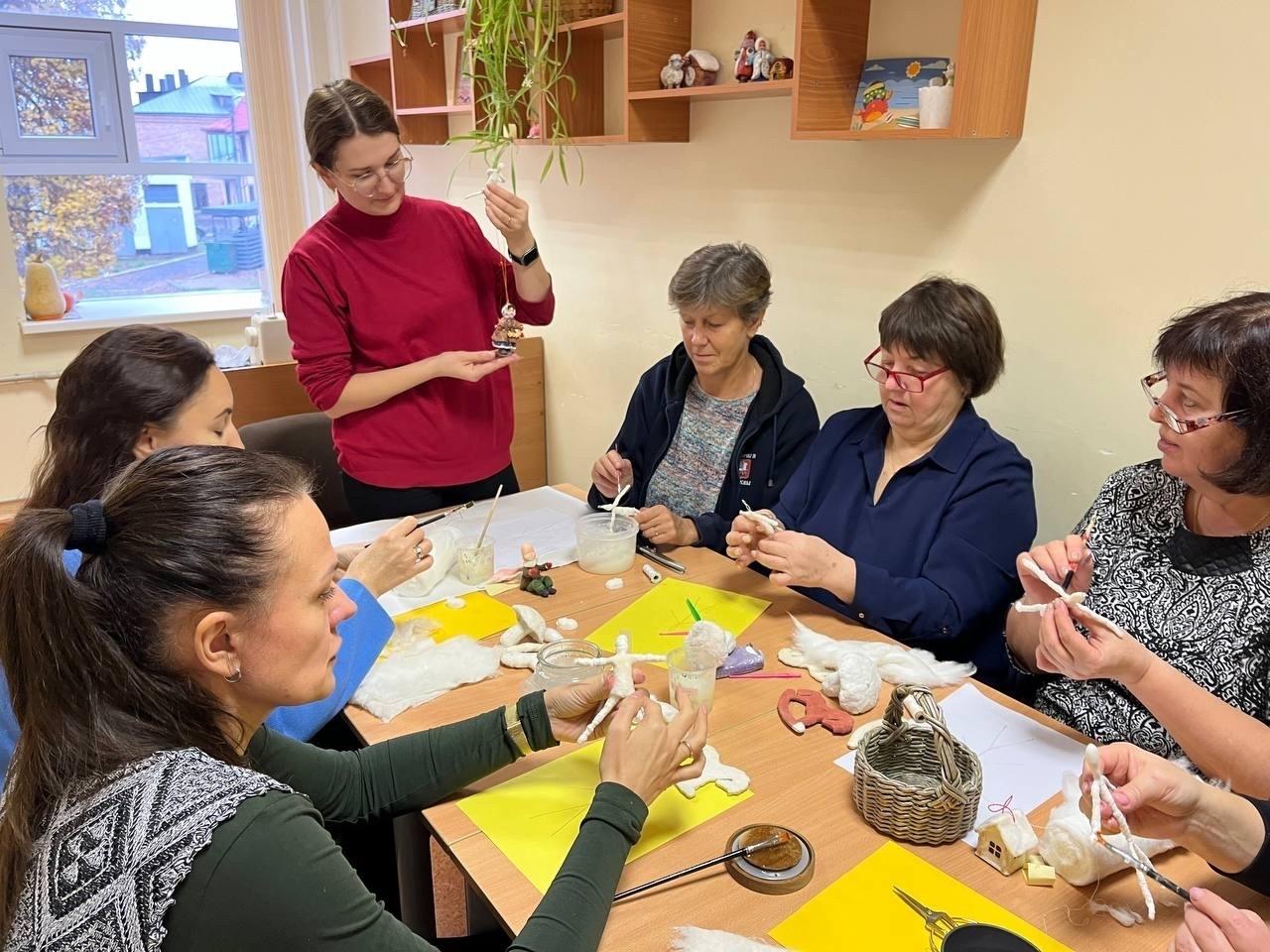 Креативный клуб «Между женщинами»