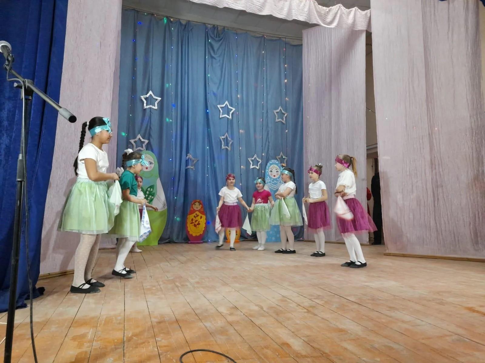 Весенний хоровод песни и пляски «Детское счастье»