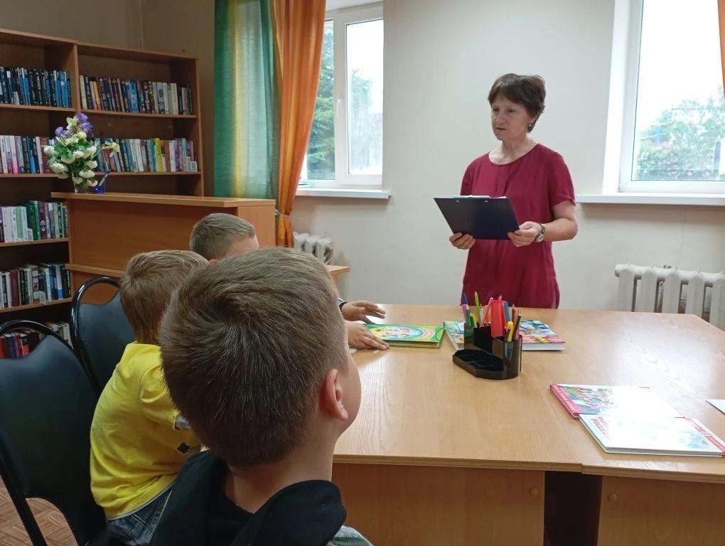Познавательно-игровой час «Ромашка-символ семьи, любви и верности»
