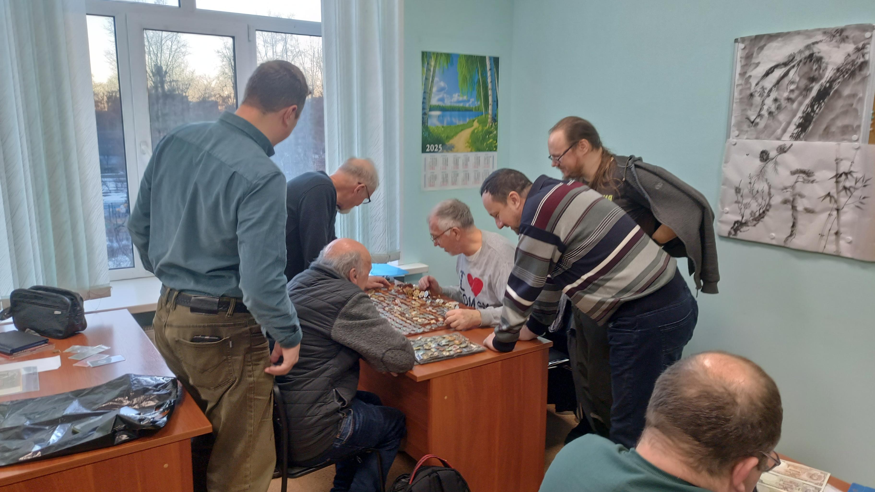 «История первых денег стран СНГ От сомов и сомони до драмов и манатов»