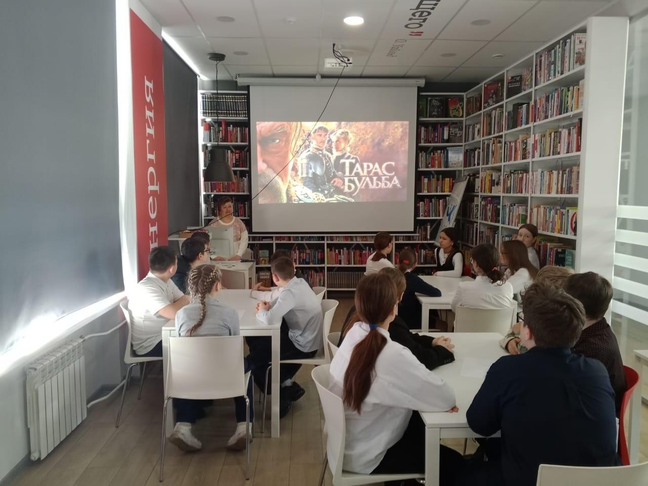 Интеллектуальная игра «Классики против школьников»