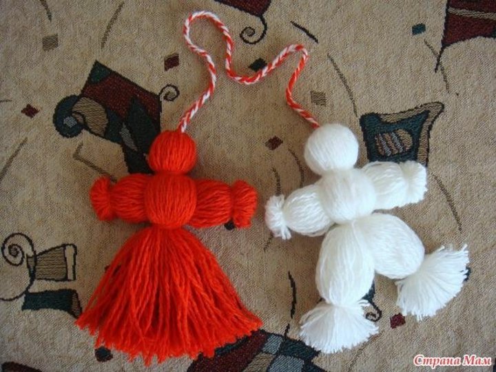 Игрушки из ниток. Нитяные игрушки. Куколки из шерстяных ниток. Обрядовая кукла мартинички. Обереги из пряжи своими руками.