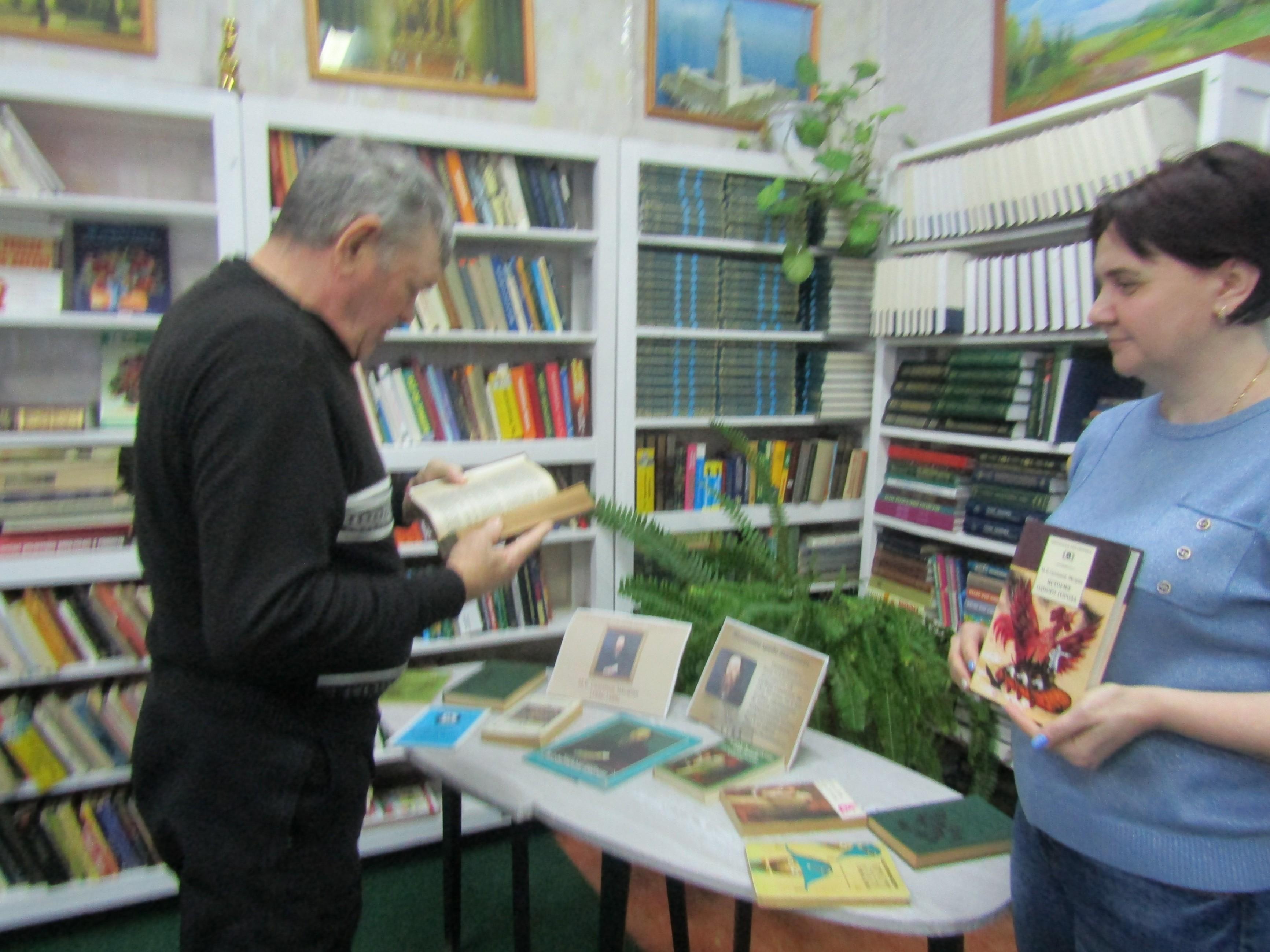 Выставка-викторина, обзор «Вся жизнь-эпопея»