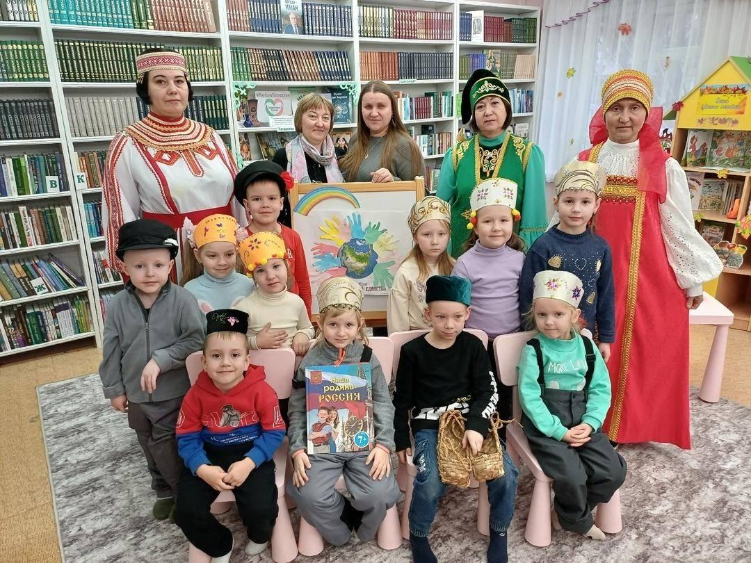 Час творчества «Россия начинается с меня»