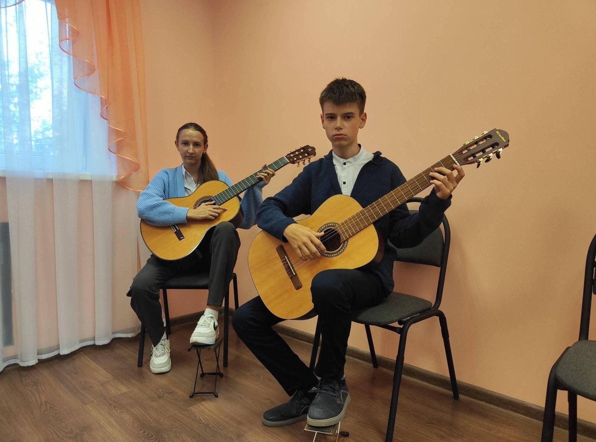 Мастер-класс «Звуки мечты: как подружиться с гитарой»