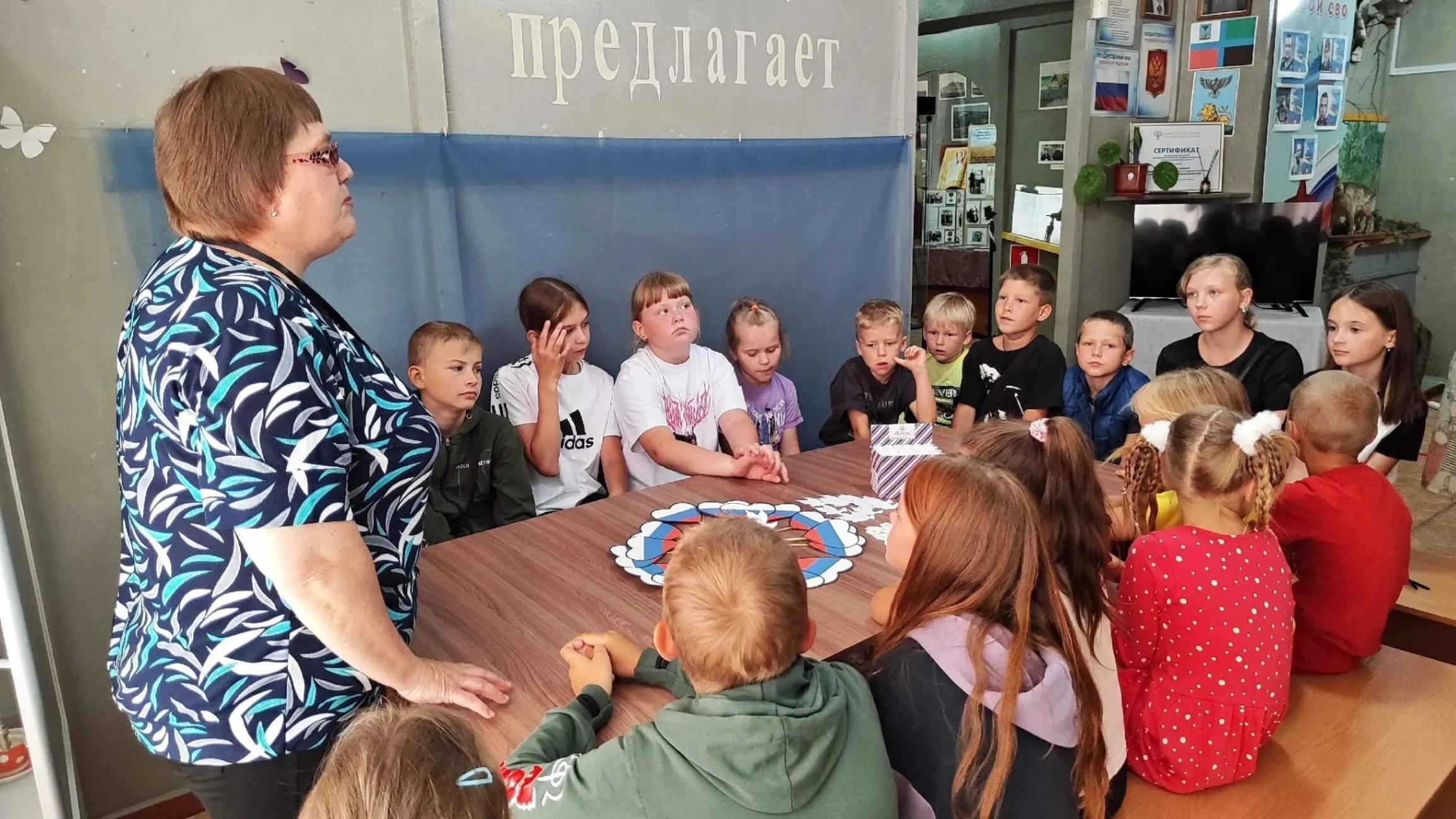 Познавательная игра «Народы едины под солнцем России»