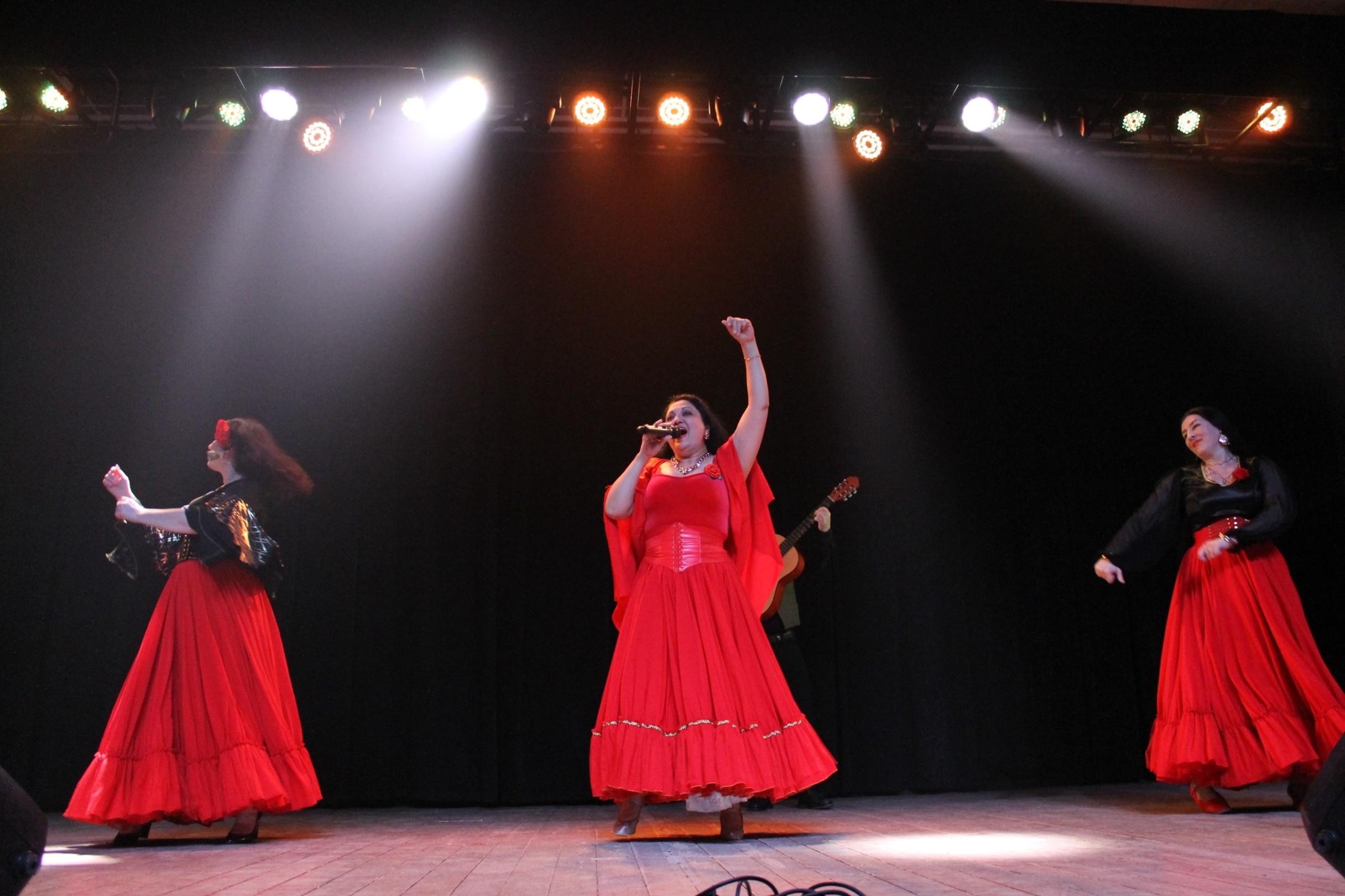 Арт-встреча «Цыганский костер всем светит»