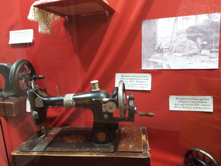 Выставка «Создатели красоты: из истории швейных машинок и утюгов XIX-XX веков»