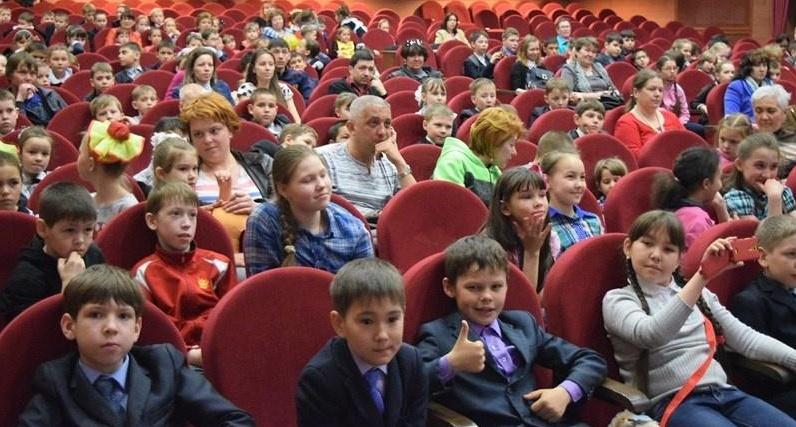 Спектакль «Большой сюрприз: Фиксики и Три кота кота»