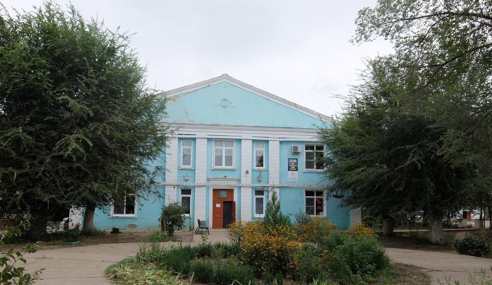 Погода в камызяке на 10. Волго-Каспийский .храм. Камызякского района. Камызякский дом культуры. Районный дом культуры Камызяк. Волго-Каспийская СОШ Камызякский район.