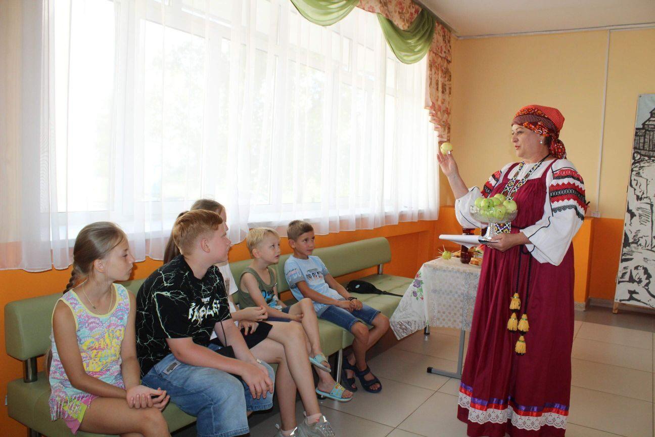 Познавательно-игровая программа «Три Великих Спаса»